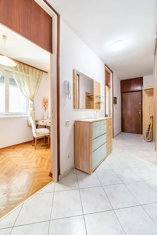 Apartment 123 For You Split 0*,